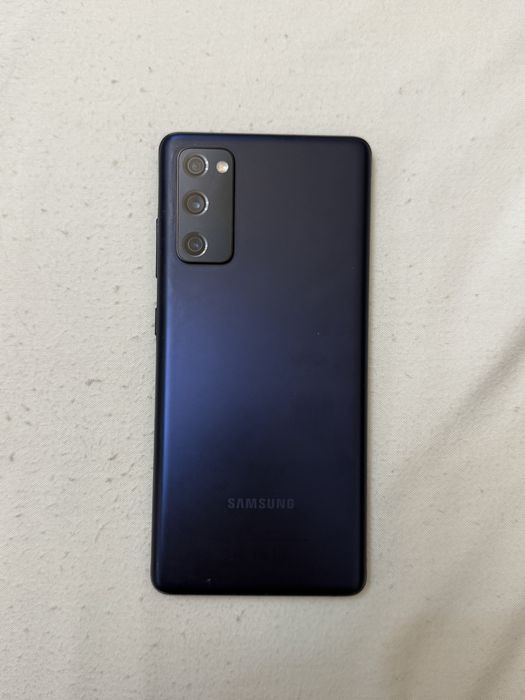 Смартфон "Samsung S20FE"