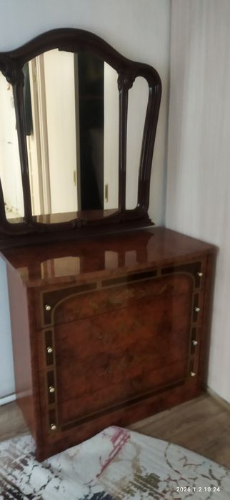 Продам комод с зеркалом