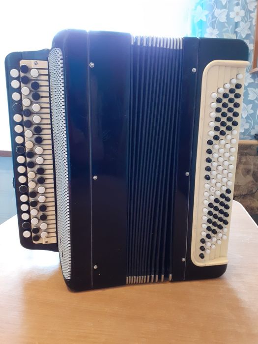 Продам Баян Мелодия