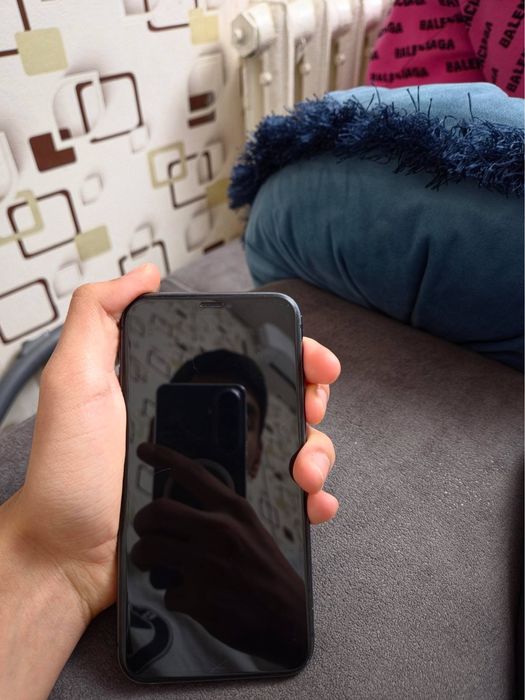 Iphone 11 sotiladi srochna