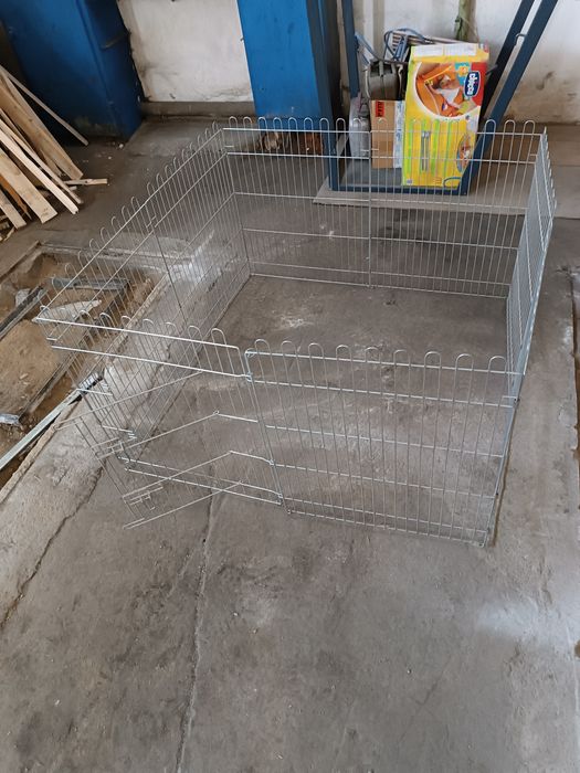 Металлический вольер с дверцей
