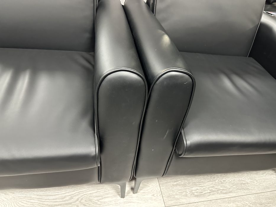 Офисная мебель: руководительский стол, диванкресла, шкафы, холодильник