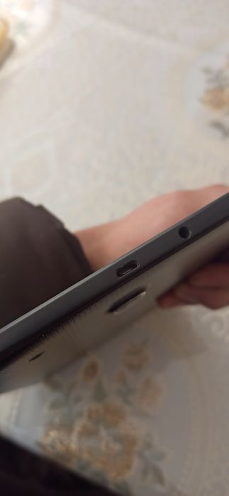 Samsung Tab E sotiladi