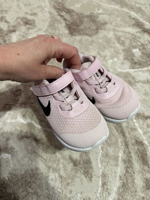 Adidasi Nike nr 23,5