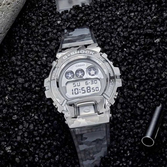Часовник - CASIO G-SHOCK GM-6900SCM-1ER