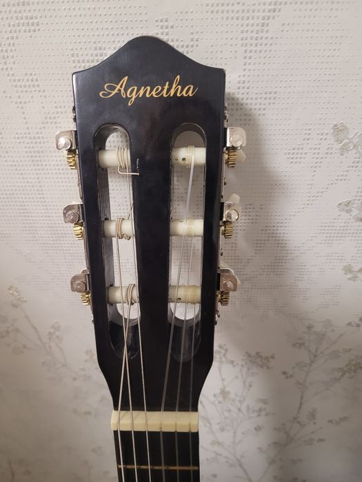 Продам гитару в отличном состоянии