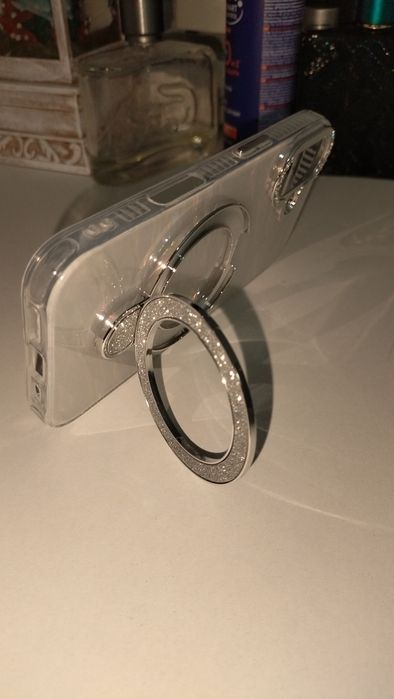 Чехол iPhone 16: кольцо-держатель, MagSafe, новый