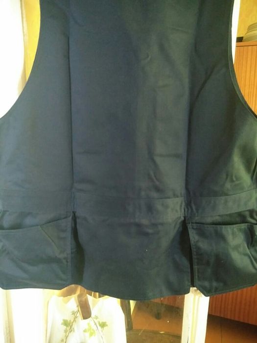 Продам жилетка с карманами для рабочих