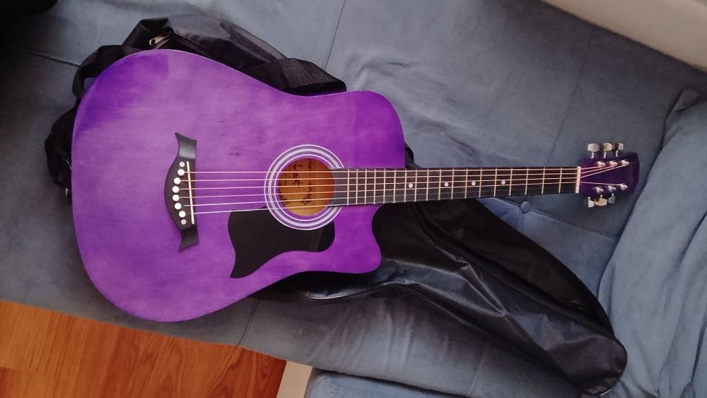 новая  акустическая гитара