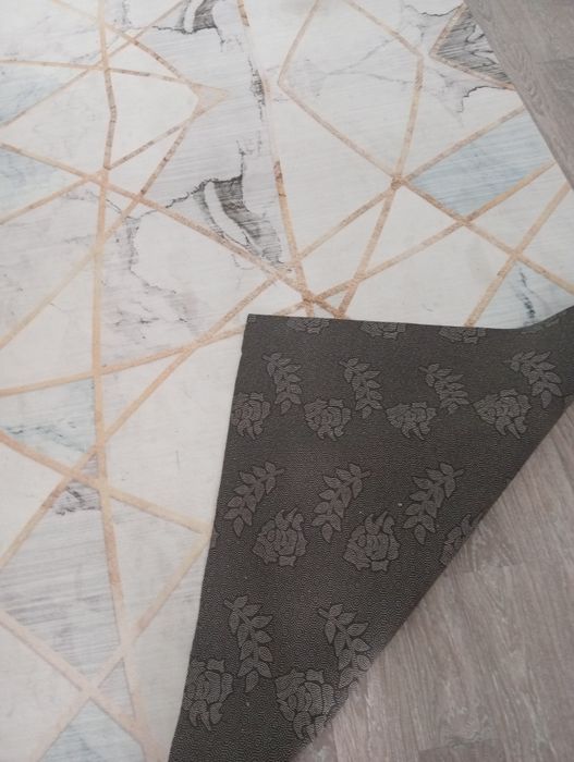 Продам ковёр 2-5 м