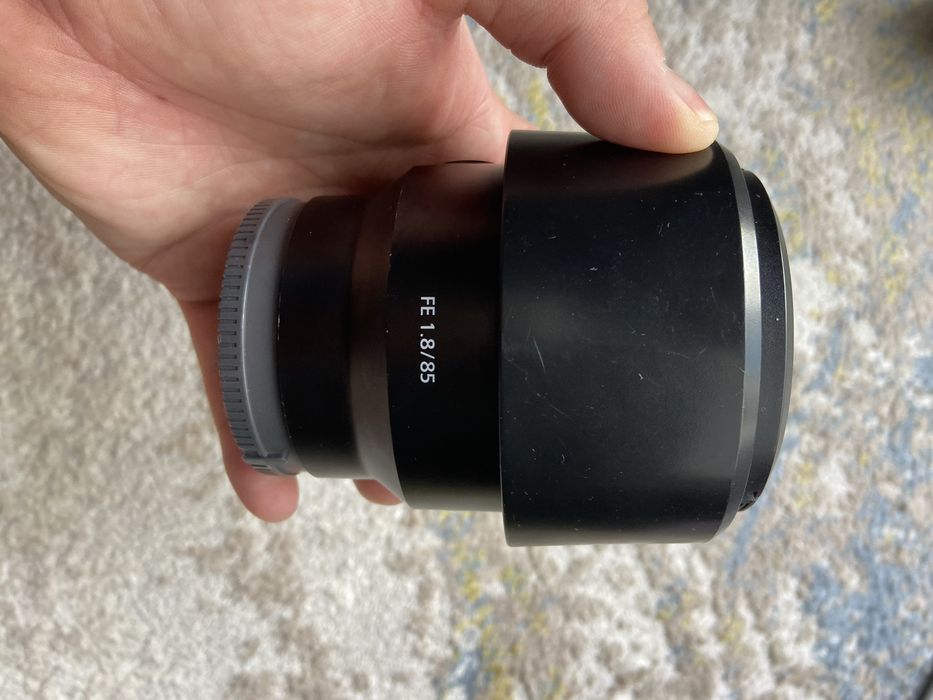 Sony FE 85mm f/1.8 объектив