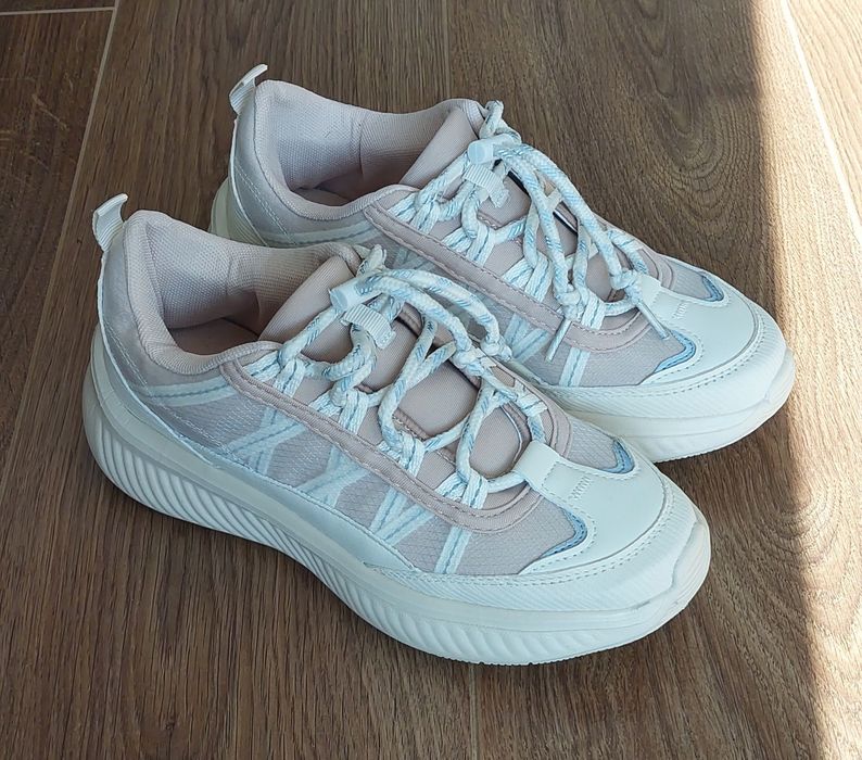 Дамски маратонки Sinsay – размер 38