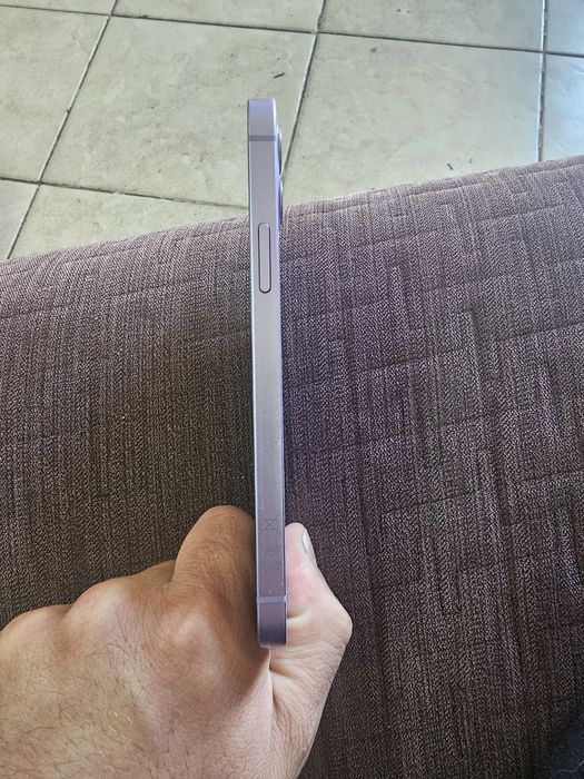 Продавам IPhone 12