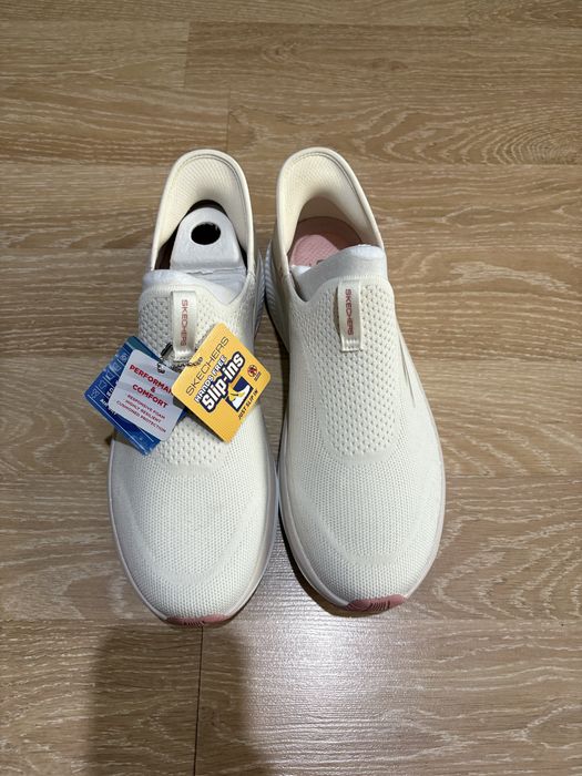 Кроссовки женские