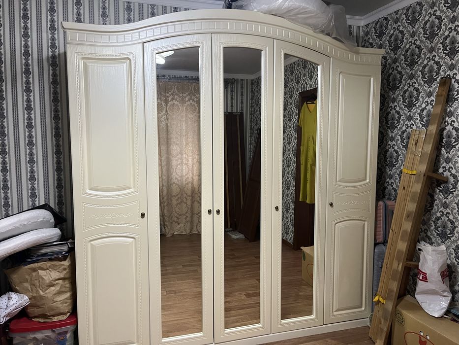 Шкаф от спального гарнитура