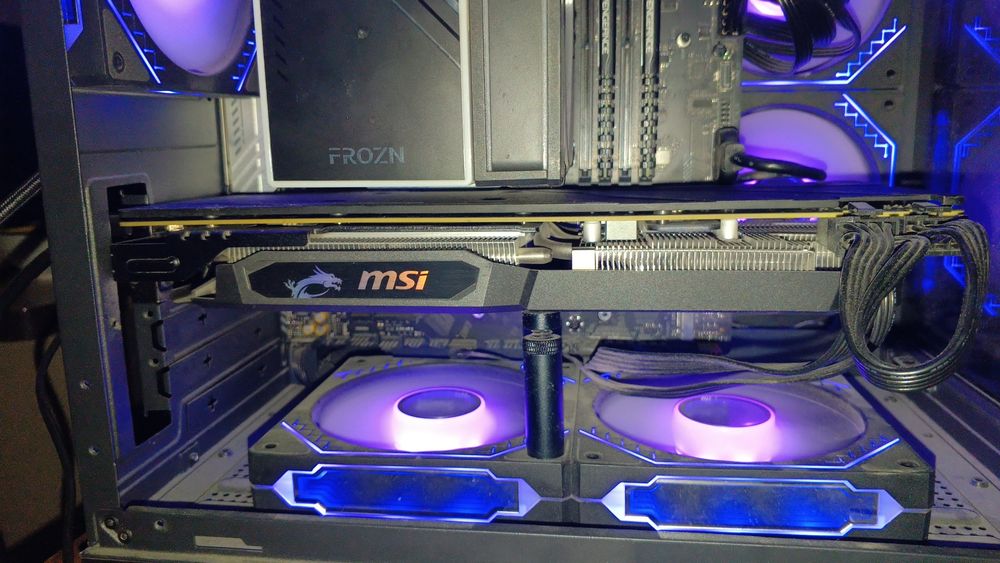 Продам видеокарту AMD RADEON RX 5600 XT