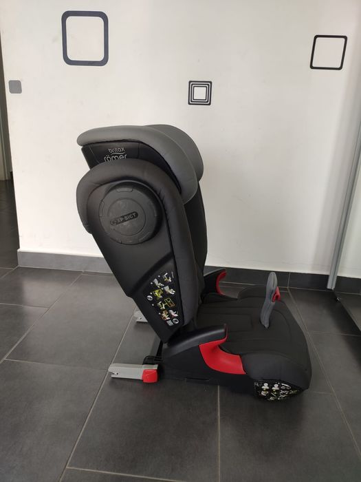 Scaun auto Britax Romer Kidfix cu isofix pentru copii între 15-36 kg