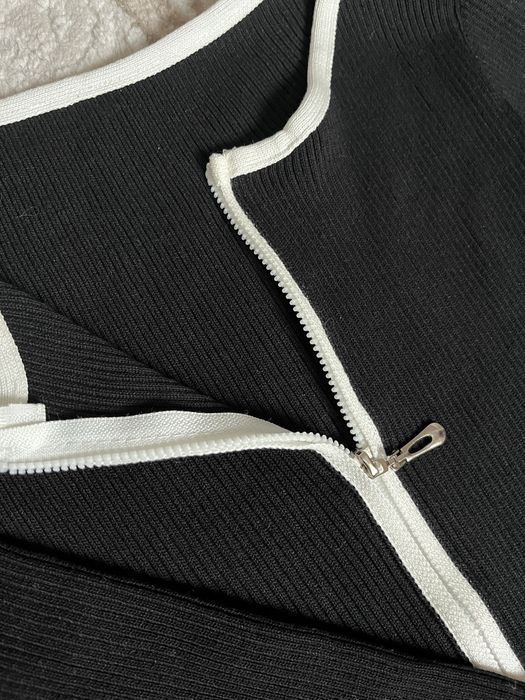 Кофта черная с замком