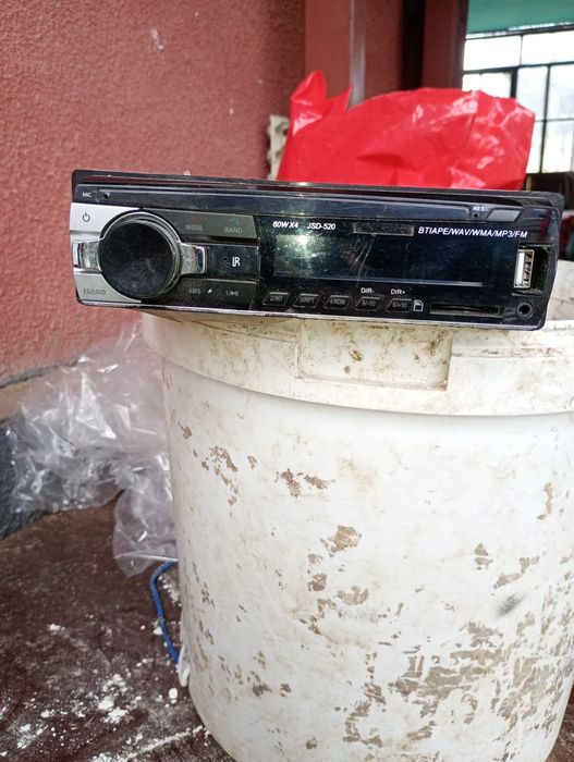 Vând radio auto model JSD-520, în stare bună de funcționare.