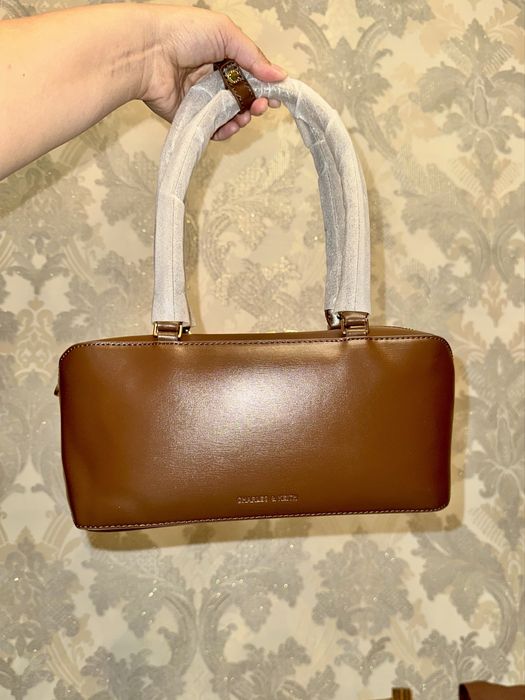 Сумка багет charles and keith