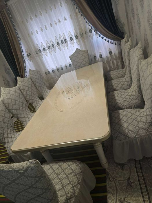 Стол стул гостиной