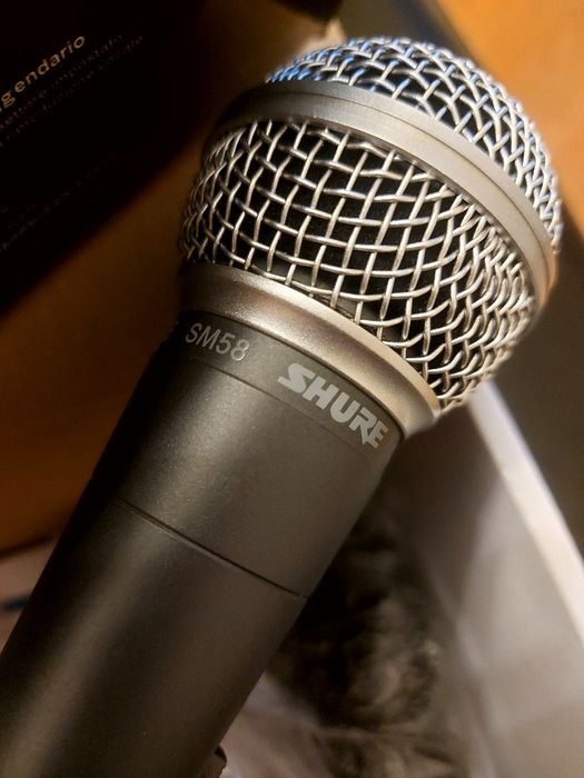 Музикален микрофон SHURE SM 58  за професионални певци и любители на м