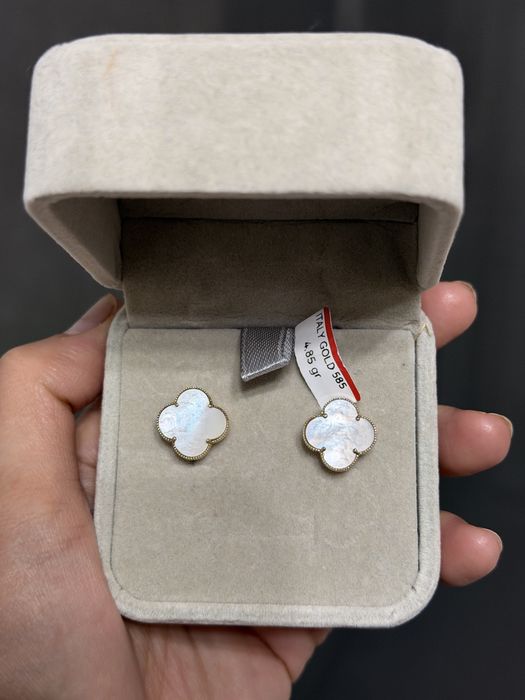 Золотые серьги в стиле Van Cleef
