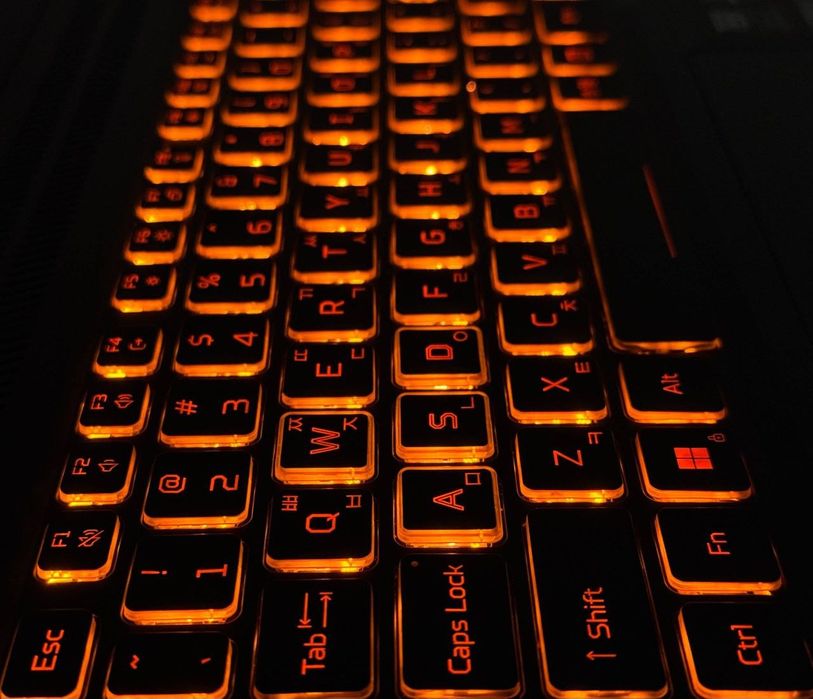 Acer Nitro V16 — Ryzen 7 8845HS / RTX 4050 6GB / DDR5 16GB /