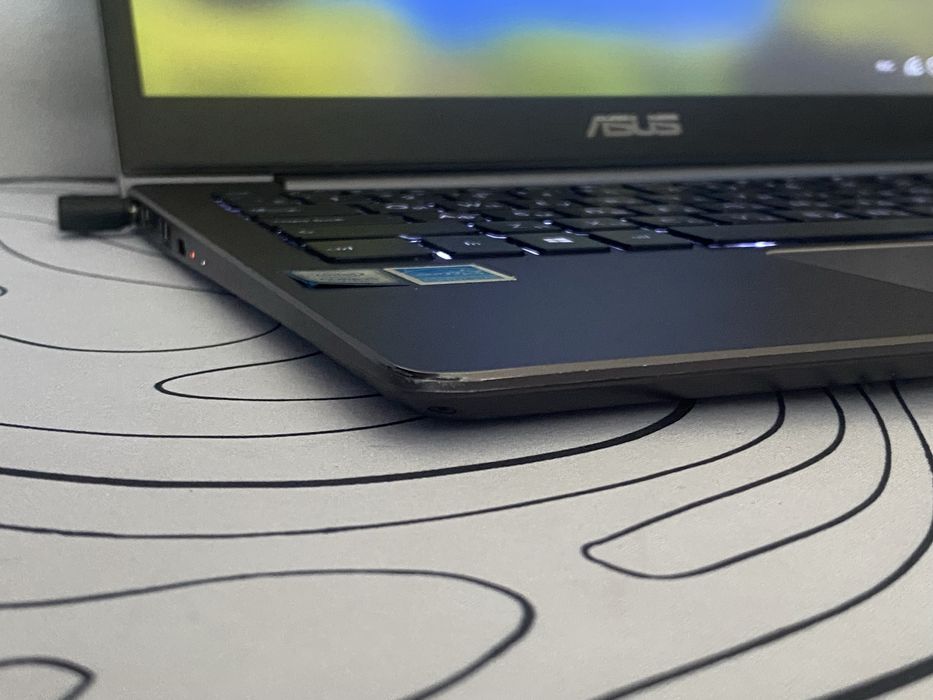Ноутбук asus i5 (8gen)