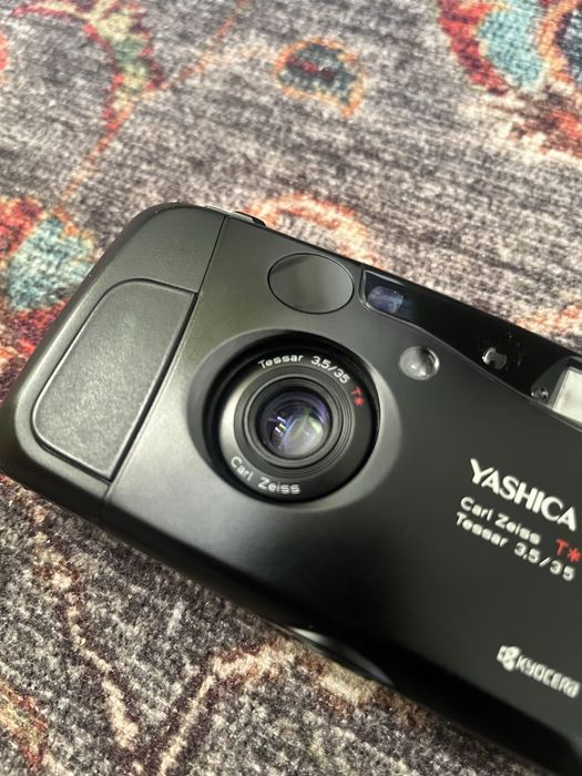 Aparat foto film Yashica T4 - Impecabil