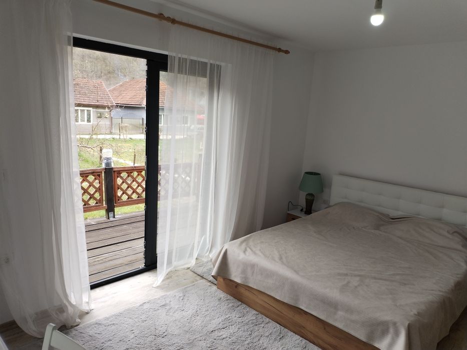 Vând casa cu teren Rusca Montana, CS