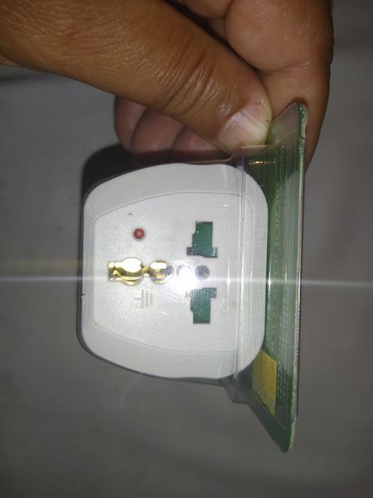 Triplu ștecher cu adaptor UK