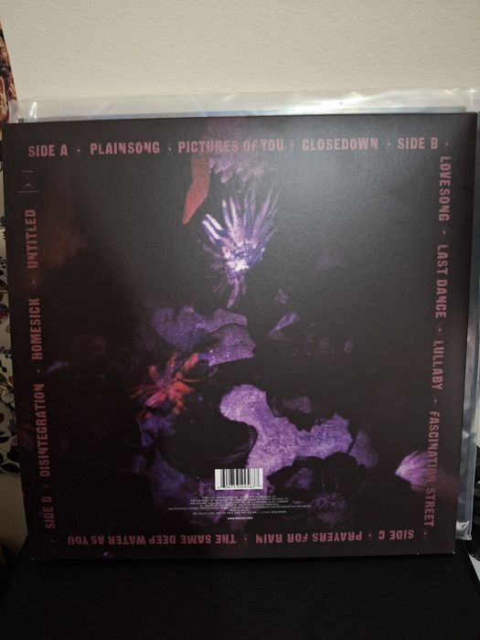 Грамофонни плочи на групите "The Cure" и "Depeche Mode"