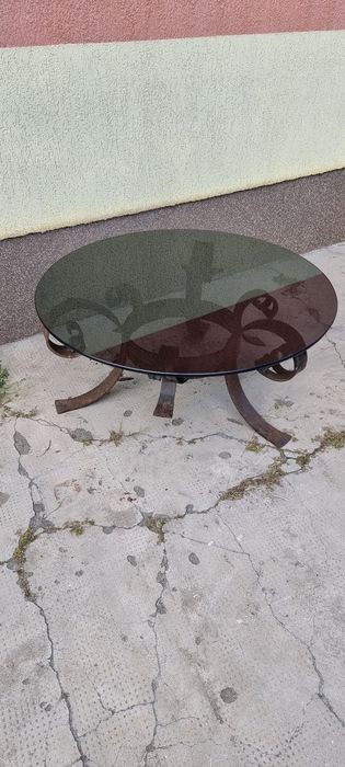 Masa de fier forjat si sticla