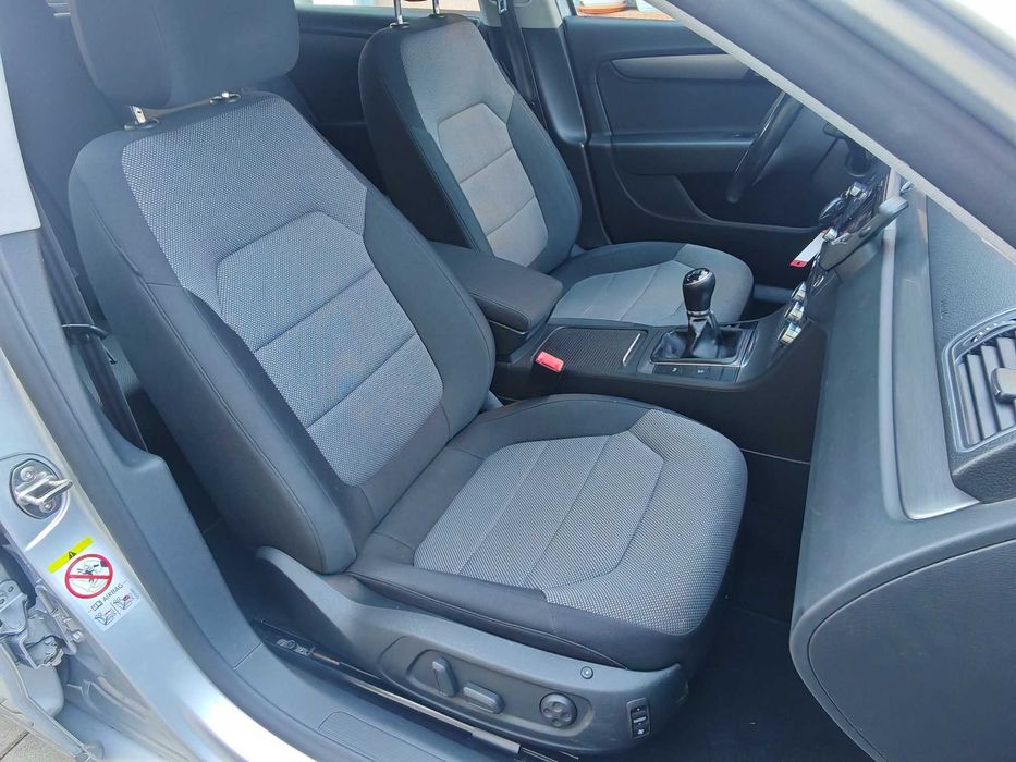Passat fabr.2013, 2.0 TDI-140CP,CARTE SERVICE, Xenon  Distronic Plus  Webastoo  Navigatie  Klimatronic  Carlig