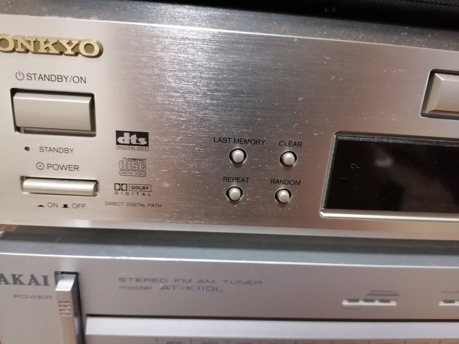 CD Player Onkyo.