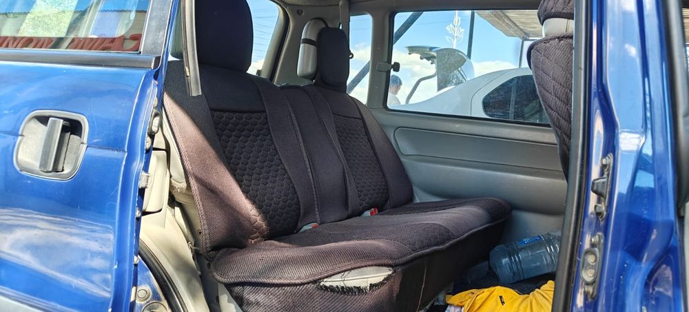 Продаю машину Mitsubishi Space Runner