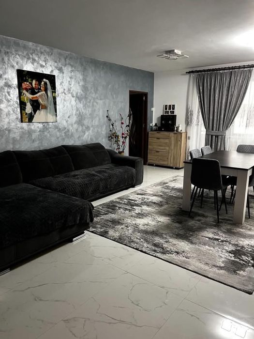Vand apartament in floresti
