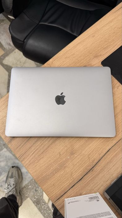 MacBook Air 2019 core i5 256gb