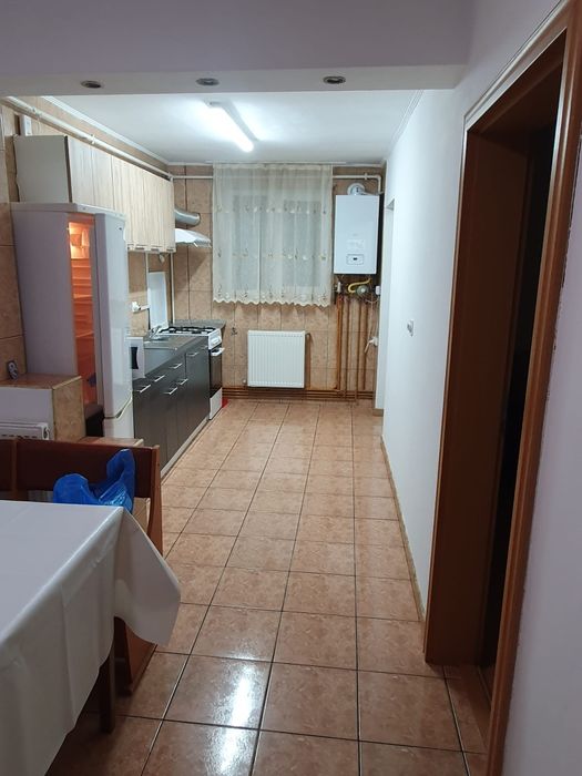Inchiriez apartament 3 camere