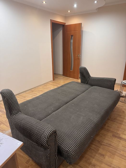 Отдам диван и стол бесплатно, самовывоз