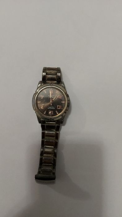 Продаю часы каждая 1000 тенге стоит