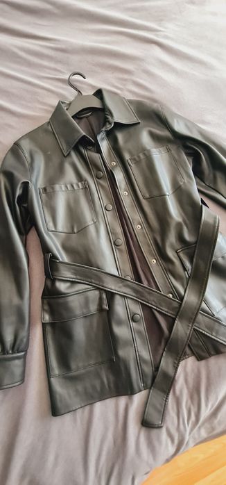 Trenci scurt din imitație piele