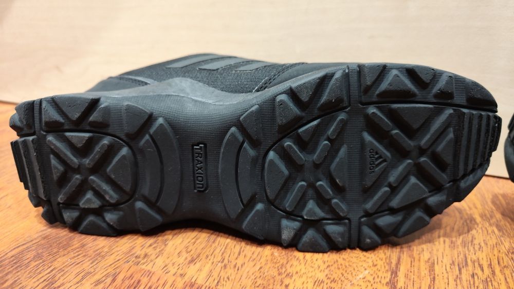 Маратонки Adidas traxion