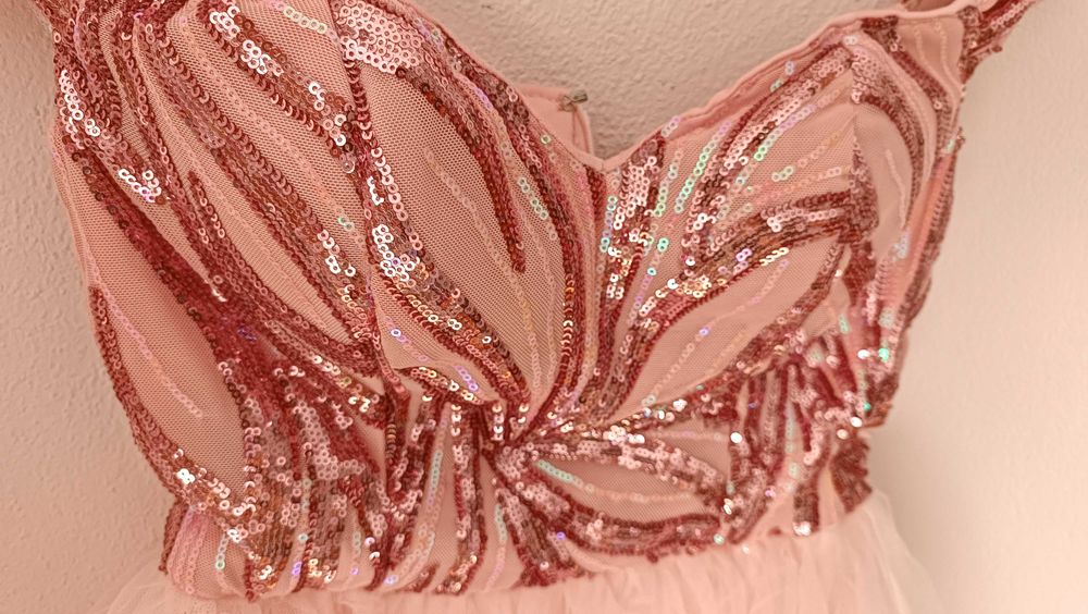 Елегантна бална рокля в розово