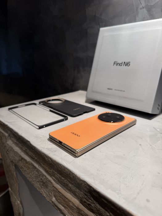КАТО ЧИСТО НОВ OPPO Find N6 512 GB + подарък карбонов калъф