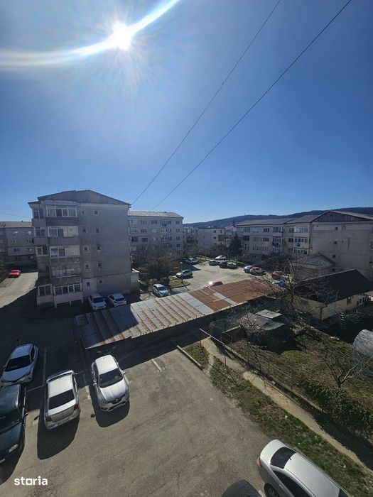 Apartament cu 2 camere de vânzare în Curtea de Argeș.