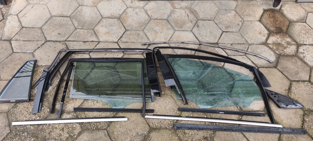 Части от десни врати R class W251