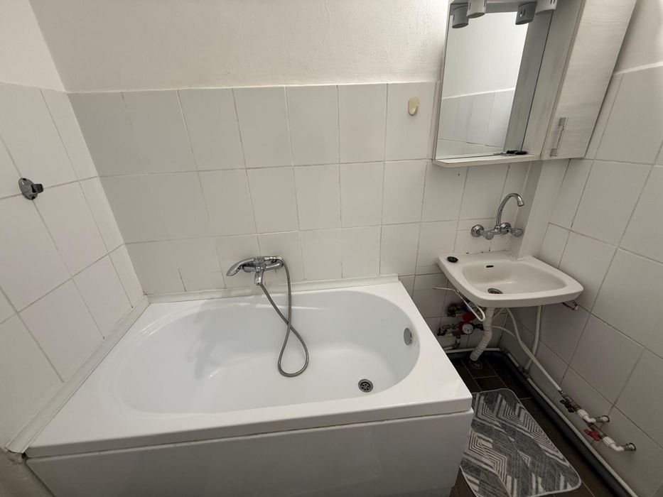 Inchiriez apartament