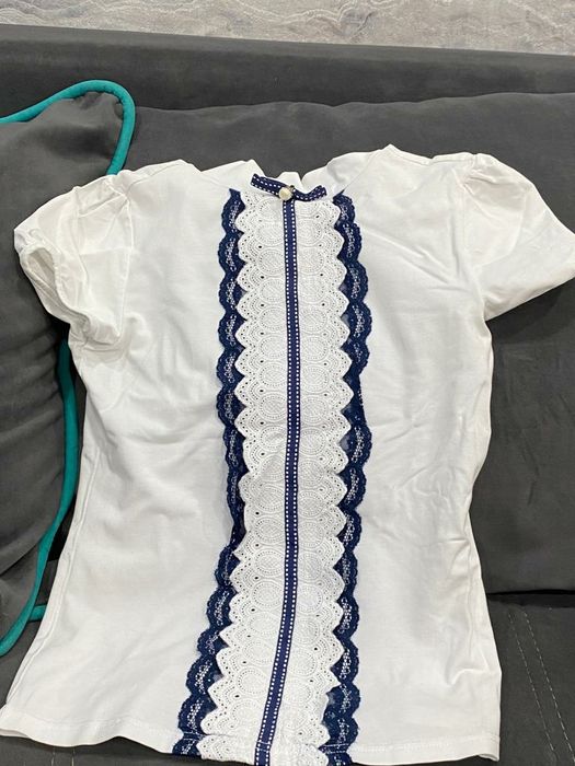 Продам белые школьные рубашки